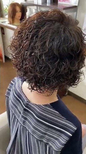 おばちゃんパーマなぜかける？今風のおばちゃんパーマはコレだ！ #Shorts
