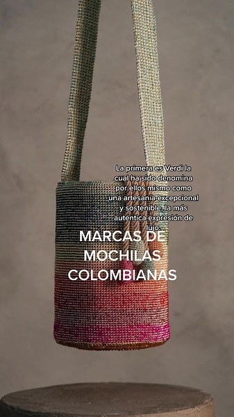 Mis marcas favoritas de mochilas colombianas. La primera es Verdi @verdidesign la cual ha sido denominada por ellos mismo como una artesanía excepcional y sostenible, la más autentica expresión de lujo. Sus mochilas son elaboradas en fibra de plátano, seda orgánica, cuero y metales plateados con altos estándares de calidad. La segunda es Castellano @castellanoeo la cual trabaja con artesanos Wayuu del norte de la Guajira, es fundada por Daniela Castellanos y ha llegado a vender sus accesorios en