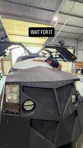 THERE IT IS! Can you see it? A brand new crystal clear polycarbonate windshield on the Dominator 3. From #tornado intercept to windshield installation, Team #Dominator is ready for action. Never stop chasing