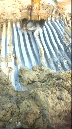 Machinery work involves the operation, maintenance, and supervision of mechanical equipment to ensure efficient production, construction, or repair processes. #excavator #construction Ma6.0352 | Tech 13M