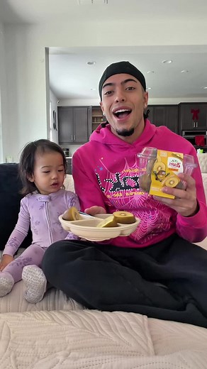 Taste Testing Golden Kiwis: A Unique Flavor Experience