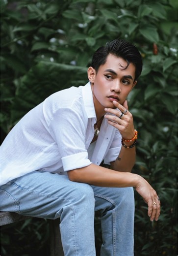 Simple Pose Ideas For Guys