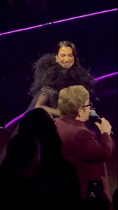 Elton John surprised fans to duet with Dua Lipa on “Cold Heart” at her Royal Albert Hall concert in London! 🎶❤️ (🎥: tkowdeluxe/TMX) | Extra