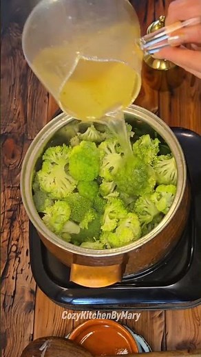 Creamy Broccoli Spininach Soup #easyrecipes