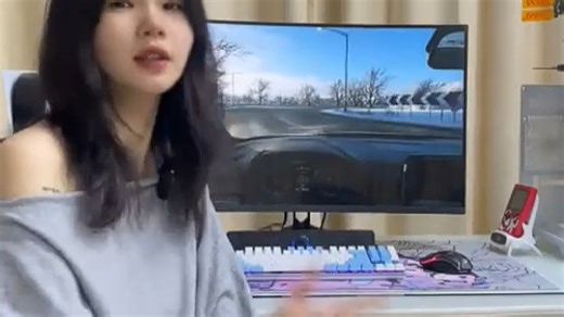 科技新视界，高清视觉体验引领显示潮流，畅享XX品牌X系列带来的沉浸式画面升级，解决暗沉拖影痛点，居家观影、办公更舒适自然。