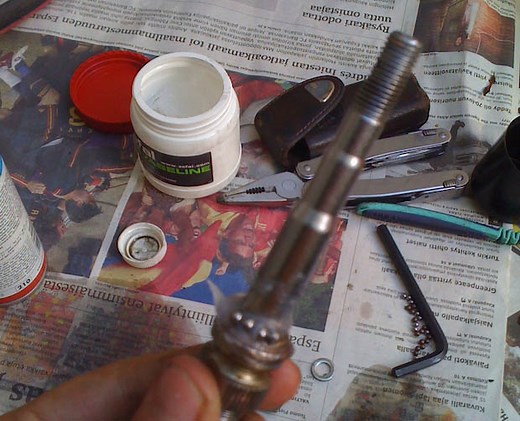 4 Best Grease Options for Your Bike Pedals - Pedal Street