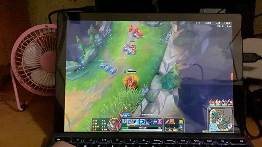 surface pro 7英雄联盟实测，性能与散热提高了太多了！