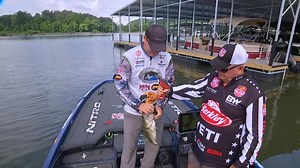 Andy Montgomery’s zigged while everyone else in the Top 10 has zagged this week, giving us a nice change of scenery fishing around docks on Lake Barkley. You can’t argue with the results, either. He’s just poked and prodded his way to a Championship Round berth – and now a 5-pounder to keep the momentum train rolling at Lowrance Stage 5 Presented by Mercury Marine. #Fishing #BassFishing #Championship #visitkylake Kentucky Lake / Marshall County Tourism | Major League Fishing