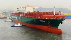 Größtes Containerschiff der Welt - CSCL Globe macht Station in Hamburg
