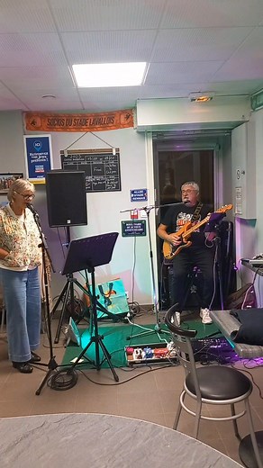 N'oubliez pas ce soir concert pop rock. Ils sont en place, les vocalises faites.... On vous attend | Le café du village