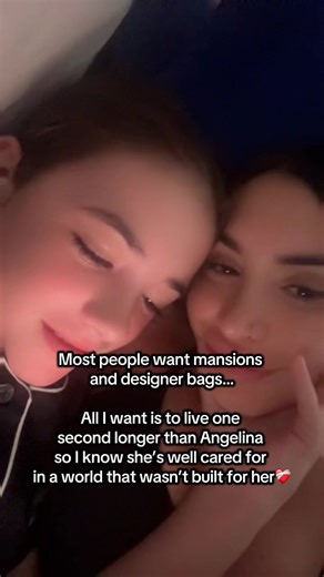 Biggest fear ❤️‍🩹 I’m also the only person she will do this with 🥹 #autism #autismawareness #fear #motherdaughter #realtalk