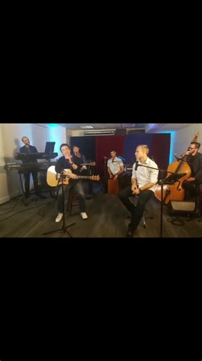 “Jammin’ with the Flag Band”. No worries, Mates. Music and Lyrics by David Pomeranz and Eddie Kilgallon #Jammin #MusicalPerformance #Singer #DavidPomeranz | David Pomeranz