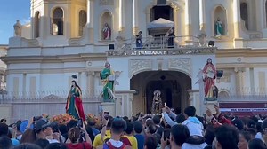 271K views · 15K reactions | WATCH: The Prusisyon ng Paglilibing begins with images of the Santo Entierro, Mater Dolorosa, and San Juan Apostol exiting Quiapo Church. This is under the church’s activities for Holy Week. #SemanaSanta2025 | via Agatha Gregorio, ABS-CBN News See comments section for the related story. | ABS-CBN News | Facebook