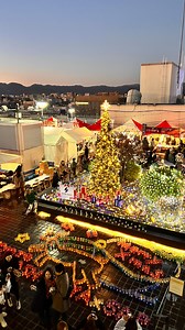 . Christmas Rooftop Market 2025 in 京都高島屋S.C. 同志社大学Shinmachi Activate Project のキャンドルアートと クリスマスツリーが点灯しました🕯️🎄💫 12月6日(土)は午後9時まで！ 12月7日(日)は午前11時〜午後8まで🎅🏻 京都高島屋S.C.の屋上でお待ちしております🎄❤️‍🔥 -————————————— 6日・7日限定で京都高島屋の屋上がクリスマスのマーケットに大変身✨ 人気の有名店の味をその場で楽しむことができる飲食ブースをはじめ、 ダンスや音楽、マジックショーなどのステージイベントも開催‼️ ご家族やお友だちと特別なひとときをお楽しみください🎅^_^ ■12月6日（土）午前11時～午後9時 ■12月7日（日）午前11時～午後8時 ■京都高島屋S.C.屋上 雨天決行 ※荒天の場合中止 ※会場へは百貨店エレベーターにてお越しください。 #京都高島屋 #京都タカシマヤ #京都高島屋sc #sc #高島屋#タカシマヤ #takashimaya #kyoto #京都 #河原町 #クリスマス #xmas