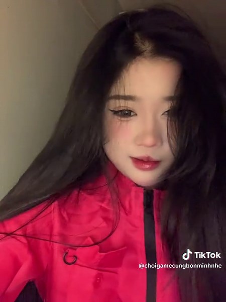 #8NamThemBan #nhasangtaofreefire #nhatlinh #ff #squidgame thằng lính luộm thuộm nhất sq game