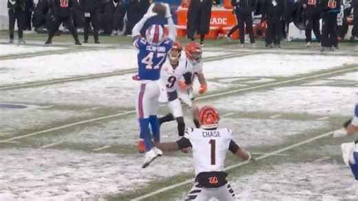 Bills’ Benford intercepts Burrow’s pass in the back field for crazy pick-six