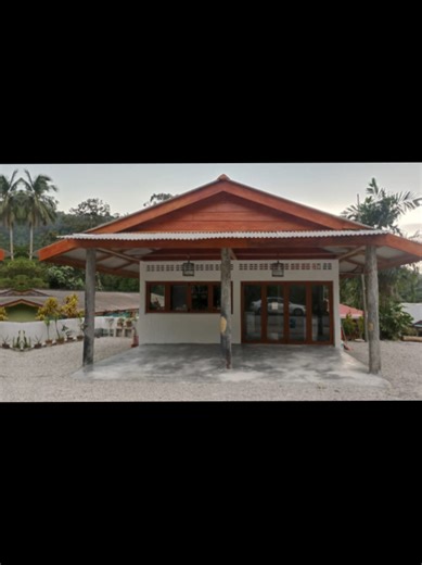 Transforming an Abandoned House into a Café Retreat