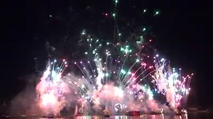 24K views · 419 reactions | The finale of Epcot's Holiday Illuminations Fireworks is just INSANE! Watch until the end! | Theme Park Review | Facebook