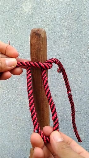 9M views · 157K reactions | Constrictor hitch knot. #knot #knots #hitch #nudos #techniques #trick #tips #fyp #knottying #knottok #knotok #sailor #marine #line #rope #notsexpert #climbing #outdoor #vacationhacks | Millie | Facebook