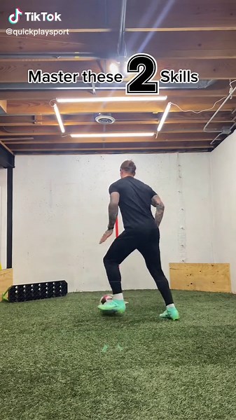 Simple but very effective ⚽️ training activity via @AFE #quickplaysoccer #soccertraining #soccertrainingdrills #asmrsoccer