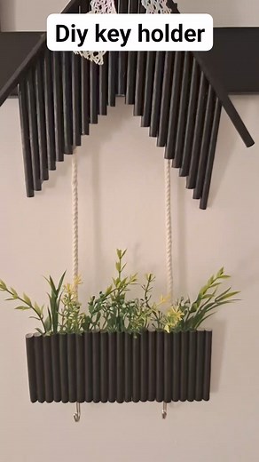 Use paper straws to make home key holder 🖤🌿 Paper straw crafts 🖤 #PaperStraws #keyholder #handmade #handmadecrafts #craft #crafts #diy #diyprojects #diyhomedecor #diyideas #diyhome #diycrafts #home #homedecor #homedecoration #craftyamiras | C R a F T Y