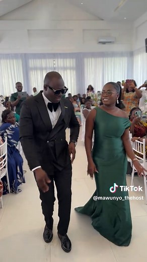 WE CAN ALWAYS DO IT BETTER !!! GROOMS MEN DUTIES FOR MY GUY @b.m.l_world Justice ❤️ Deborah #Just_debbie_25 Bride. @debbie_oforiwaa Groom. @b.m.l_world CRATiVE TEAM ———————————- Planning & coordination . @b.m.l_world @fadeg_events_ Venue: @brutongardens.gh MEDIA TEAM ——————————— Pre-photo shoot;: @Sqgraphy Photography & videography.: @Starlyf_photography @60seconds_photography_ Bloggerr: @eden_is_live_gh 360 booth: @photoboothbyinp DECOR & STYLING ———————————— Decor: @fadeg_events_ Flowers: @fad