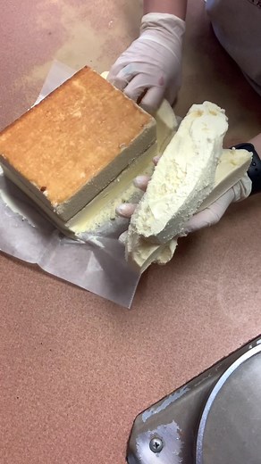 Decorating a Rectangular Cake: Step-by-Step Process