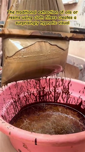 The Art of Traditional Extraction: Slow & Satisfying 🌿💧 #TraditionalExtraction #SatisfyingVideos