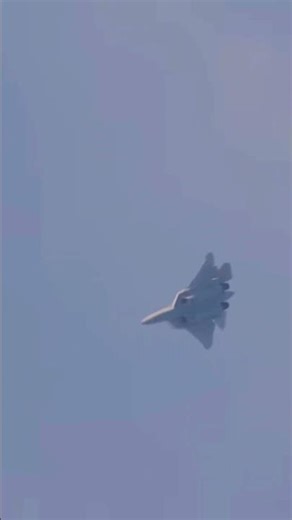 Russian Sukhoi Su-57 Fighter Shows Off Thrust Vectoring at Dubai Airshow – AIN #military #aviation
