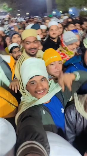 zamami👑⚔️ on Instagram: "Mere dostJis Raat mein log jamane Bhar ki khushiyan mangte Hain"