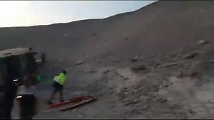 1.3K views · 16 reactions | #Arequipa #LoUltimo Se reporta accidente de transito en la bajada de Tambillo, Alto Siguas bus en la empresa Pluma que venía con destino Lima Arequipa se fue al barranco ,se requiere ambulancia, bomberos y policías carreteras para ayudar a trasladar a los heridos | Hunter TV | Facebook