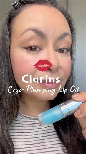‪@clarins‬ Cryo plumping Lip Oil, goes on smooth nothing crazy good hydration! #Clarins #lipplumping