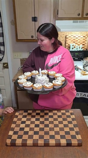 The best cupcakes in the world are those that are made with love! ❤️🧁 Pillsbury Baking #Cupcakes #Baking #Affordable #PillsburyBakingPartner #MadeWithLove | Jesi Rae Aviles