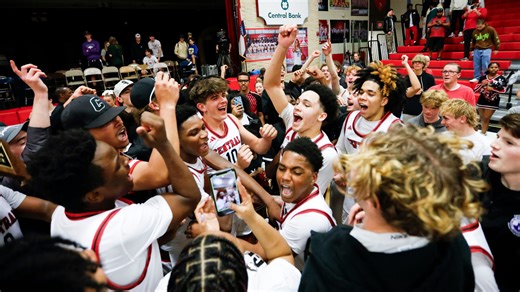 Central basketball wins first district title in 15 years with dramatic win over Kickapoo