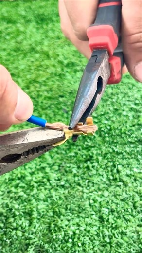 Great Tricks from a Veteran Electrician on How To Reliably Connect Stranded Wires #electrician #tips