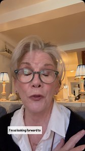 You heard Melissa correctly… 👀 We’re hosting an Ask Me Anything session this Friday with our Co-Founder and forever Prairie girl, Melissa Gilbert! 💛 That burning question you’ve always wanted to ask? Now’s your chance. Whether it’s about Little House memories, life off the grid, or how she really feels about bonnets—we’re opening the floor (and the Zoom)! 😉 Head to our Modern Prairie events page (www.ModernPrairie.com/pages/events) to register—and don’t wait, because you know it’s going to be