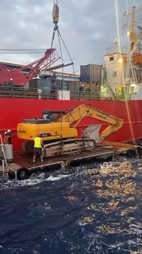 19K views · 22 reactions | Cargo operations Follow @sea_format for more #ship#loading | SeaFormat | Facebook