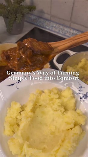 Nina | German family recipes & culture on Instagram: "Germany’s Way of Turning Simple Food into Comfort 🥔🇩🇪 Here in Germany, mashed potatoes are part of many family meals — simple, warm, and comforting. Just a few ingredients, but somehow it always tastes like home. How to make it (the German way): – 1 kg potatoes (starchy) – Salt – 200 ml milk – 50 g cold butter – Freshly grated nutmeg 1️⃣ Peel and cut the potatoes. 2️⃣ Boil in salted water until tender, then drain. 3️⃣ Add cold milk to the 