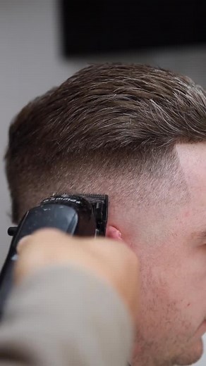 Tim Brace | Scaling Barbers on Instagram: "Don’t blink or you’ll miss it… If you’re a barber that’s wants to master content to attract high paying clients click the link in my bio and grab the content accelerator"