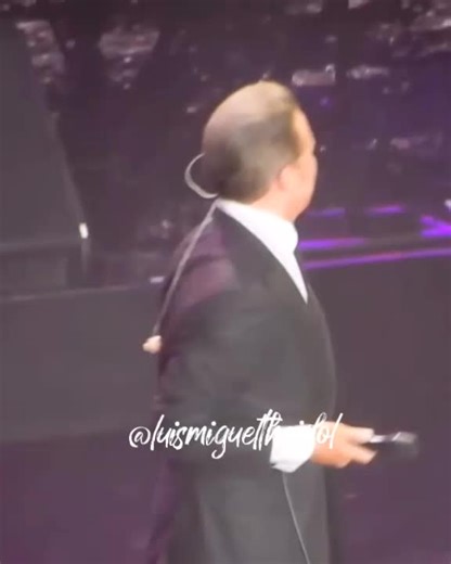 Imperdible interpretación de 'Entrégate' por Luis Miguel