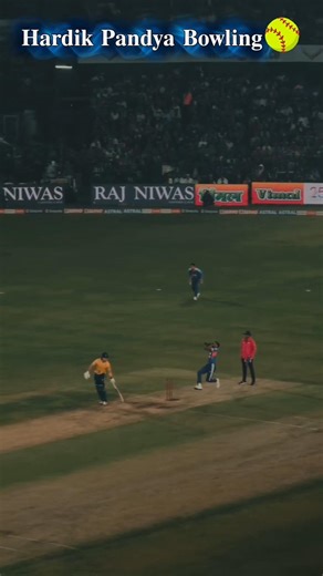 हार्दिक पाण्डेय की जबरदस्त बोलिंग 💫 #hardikpandya #bowling #shorts #shortvideo #viralvideo #ytshorts