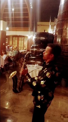 Smooth Operator by Sade (saxophone cover by Jason Hemmens) Live at San Antonio Winery