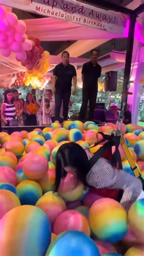Global Games PH on Instagram: "✨ Invite the GIANT Human Claw Machine to your next party and turn it into a legendary event! 🎉 Your guests won’t just remember it—they’ll talk about it forever. 💯 It’s gonna be EPIC! 🚀 #gianthumanclawmachine #betheclawinsidethegame #globalgamesph #kiddieparty #corporateevents"