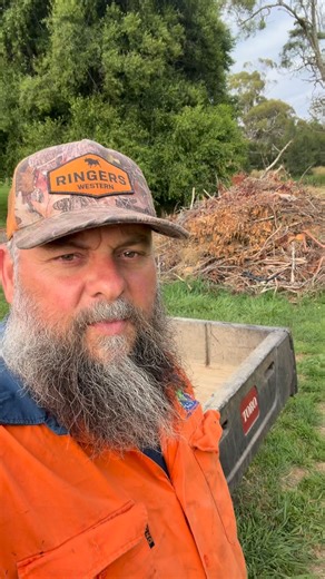 Lincoln John Piper on Instagram: "HUGE SNAKE! Red Bellies are actually pretty good to have around. They keep away really aggressive snakes like Browns and Tigers. Yes, definitely not good for pets or livestock. They’re not so bad if it’s just around humans. Red Bellies, they’ll only really attack if they’re provoked or stepped on. This fella was at least 2 meters and thick as Johnny Holmes. I think we will see the baby’s lurking around too. #ljpadventures #snake #dangernoodle #outdoors #australi