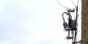 Stanford's Flying, Perching SCAMP Robot Can Climb Straight Up Walls