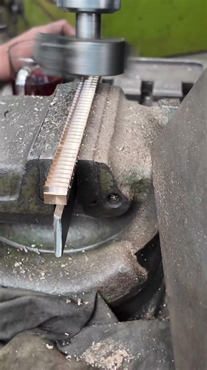 Machining bronze using a fly cutter on the conventional mill ✅ #machining