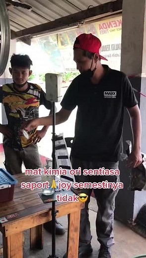 Sticker Application Techniques in a Workshop Setting