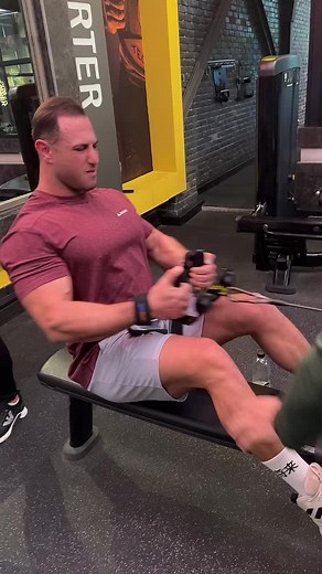 Effective Rowing Workout Techniques in the Gym