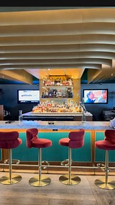 If you’re looking for a classy dinner with skyline views, this spot is the one. ✨ The evening started with warm bread. Then I sipped on a smooth Baileys Irish Cream cocktail—creamy, rich, and the perfect start. First course: Roasted sweet potatoes Second course: Wagyu short rib Third course: Halibut And dessert? Apple cheesecake and crème brûlée. Both were unforgettable. The views? Immaculate. The vibe? Elevated. 📍 Highlands Detroit 400 Renaissance Center, Floor 71 Detroit, MI 48243 #DetroitEat