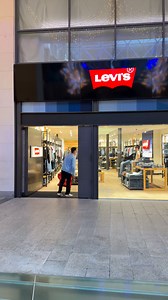 👖Levi's has finally made its return to Belfast today, and we popped in for a browse. The iconic denim retailer previously operated out of a unit on the lower ground level of Victoria Square before it closed due to the company's "broader retail strategy" back in 2018. | Belfast Live